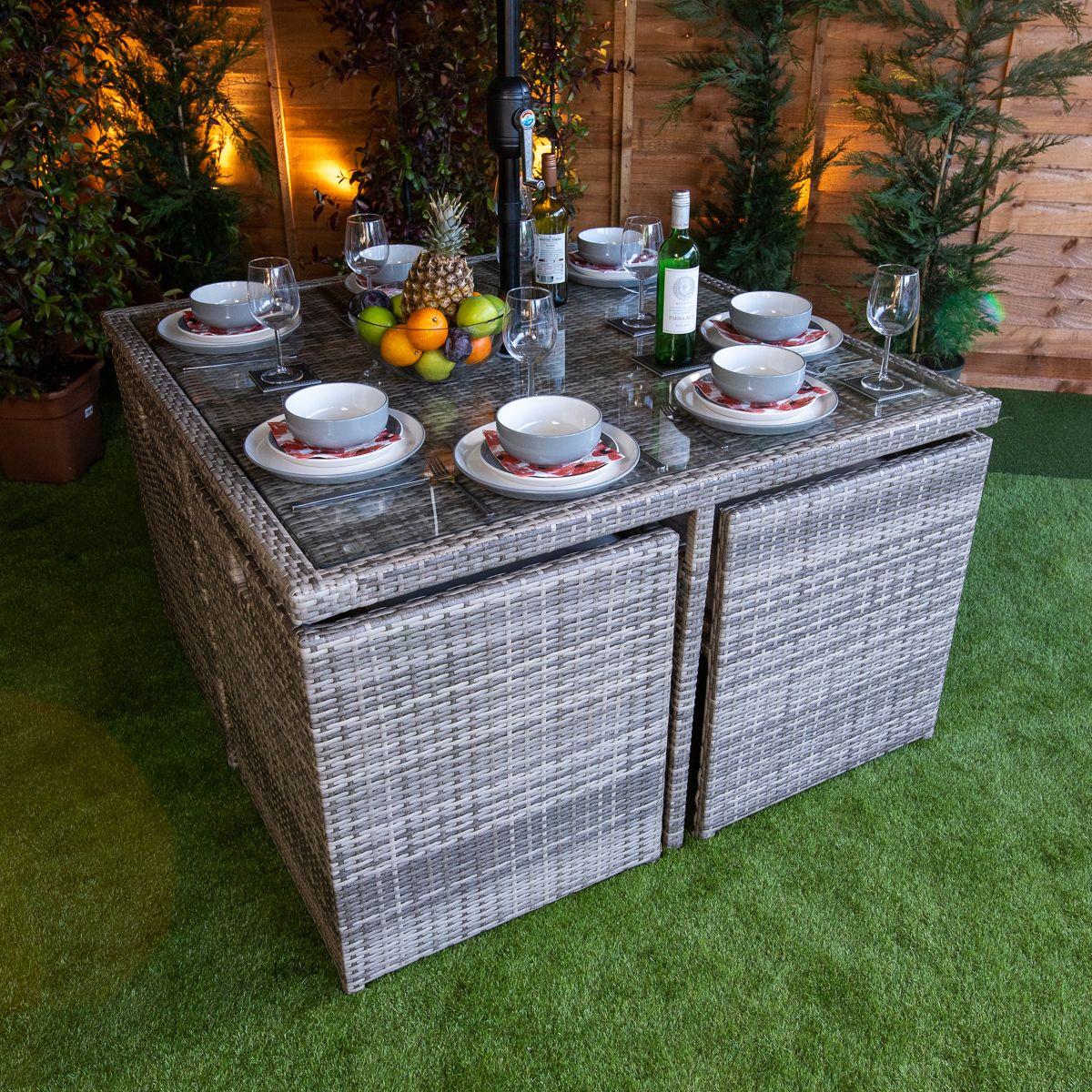 Flat pack 4 seat cube rattan outdoor sofa with 4 footrests