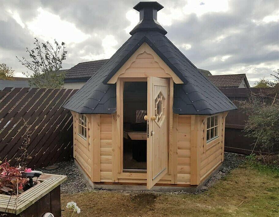 BBQ Grill Cabin 6.5m2 - BBQ room with benches and shingled roof included